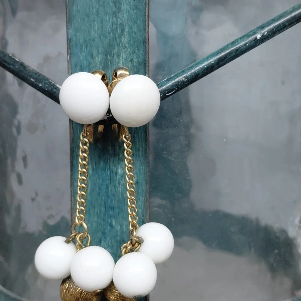 Vintage White and Gold Dangle Clip On Earrings - Picture 2 of 5
